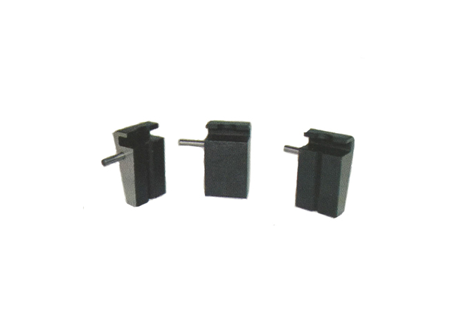 What are the hardness requirements for the matching jaws on the testing machine and what are the selection items for purchasing new jaws