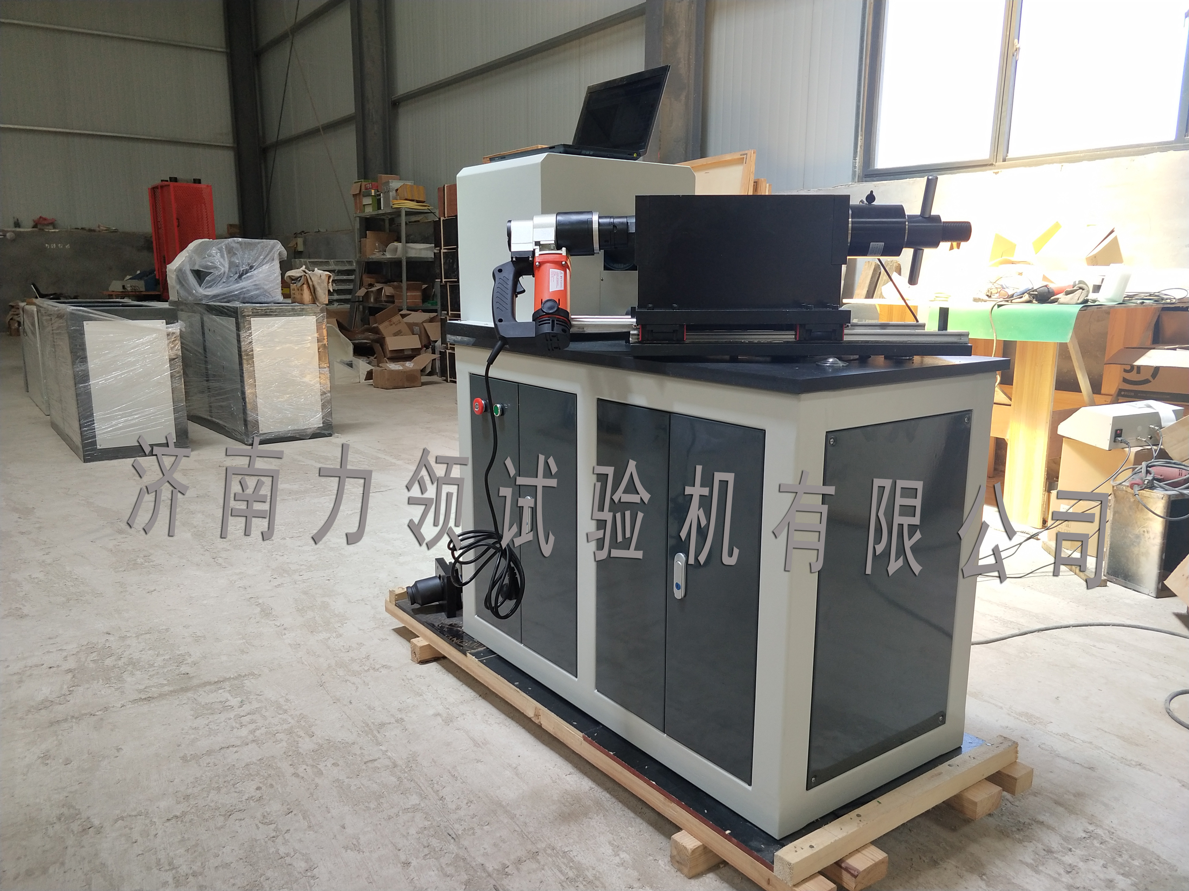 The new model of high-strength bolt torque coefficient tester with 360 degree rotation has been put into use