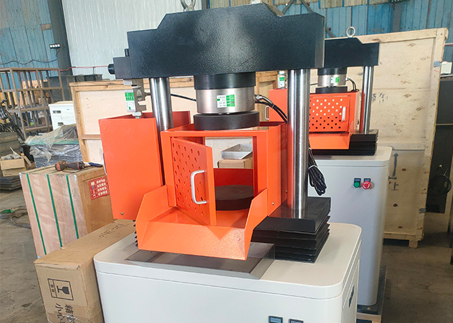 Our company adheres to the customer-oriented concept, and the electronic compression and bending integrated testing machine is equipped with a protective cover, which is beautiful, elegant, and safer