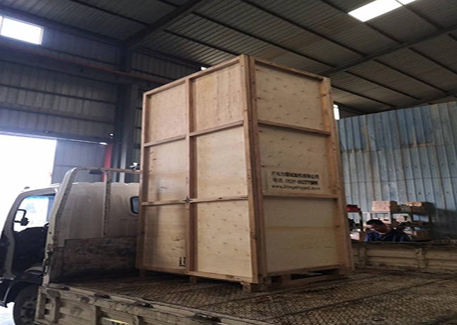 The customized 20 ton electronic universal testing machine has been sent to a metal technology company in Guangdong