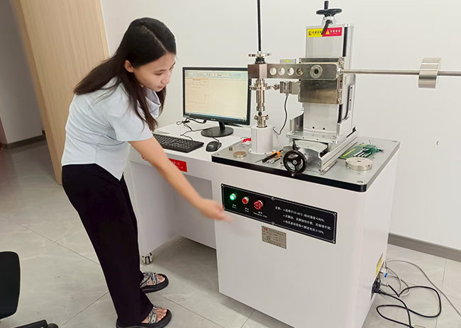 The Jinan Liling Lever Ball Disc Friction Wear Testing Machine has successfully passed customer acceptance, with its high quality receiving high recognition