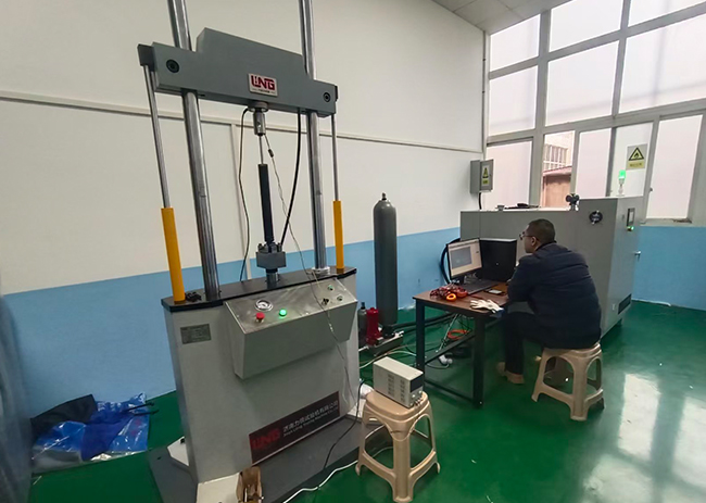 Jinan Liling shock absorber dynamometer helped scientific research in colleges and universities, and the debugging of customized equipment was successfully completed.