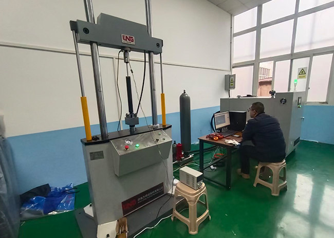 Jinan Liling shock absorber dynamometer has settled in university laboratories to assist in vehicle engineering research and teaching innovation