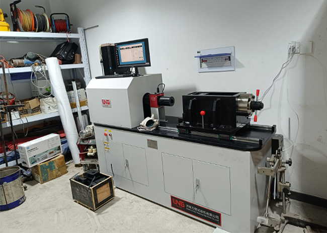 The new standard high-strength bolt tester and torque machine have been debugged and completed