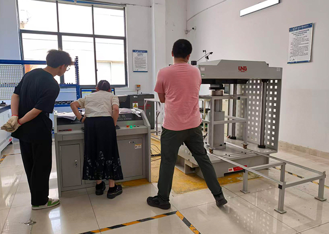 The complete set of testing equipment for Jinan Leading Testing Machine has been delivered to Sichuan Highway Engineering Consulting and Supervision Company, and on-site debugging has been successfully completed